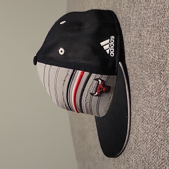 2/$15 Adidas Chicago Bulls Wool Fitted Hat (7 1/8) - Picture 3 of 8